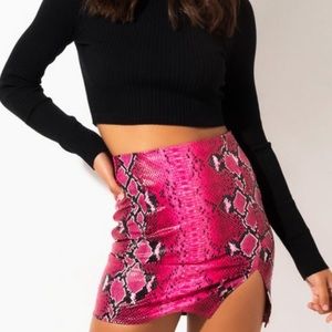 AKIRA MINI SKIRT//GREAT CONDITION